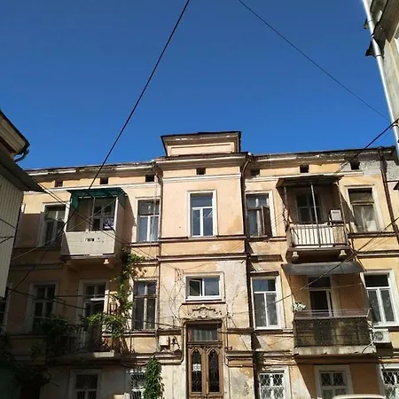 Апартаменти 3 Комнатная Квартира В Тихом Центре